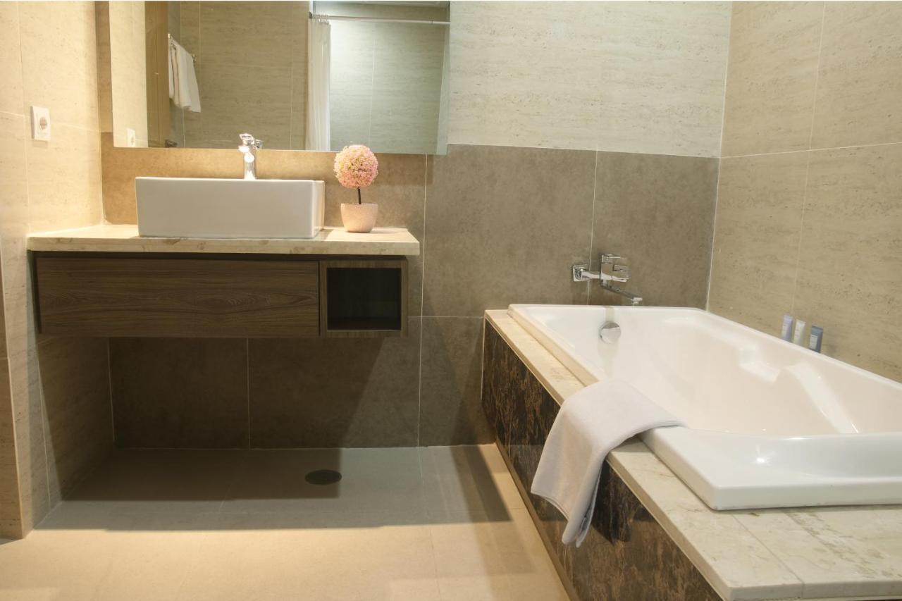 Graha Makara Suite Hotel & Residence Cikarang Exterior foto